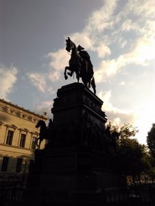 eray-önler-berlin-statue